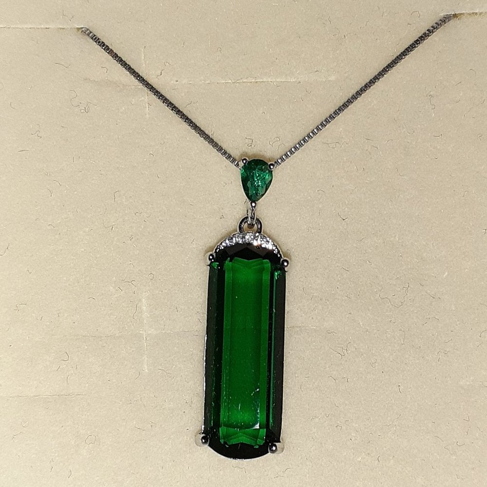 Diane Lo'Ren Emerald Pendant
